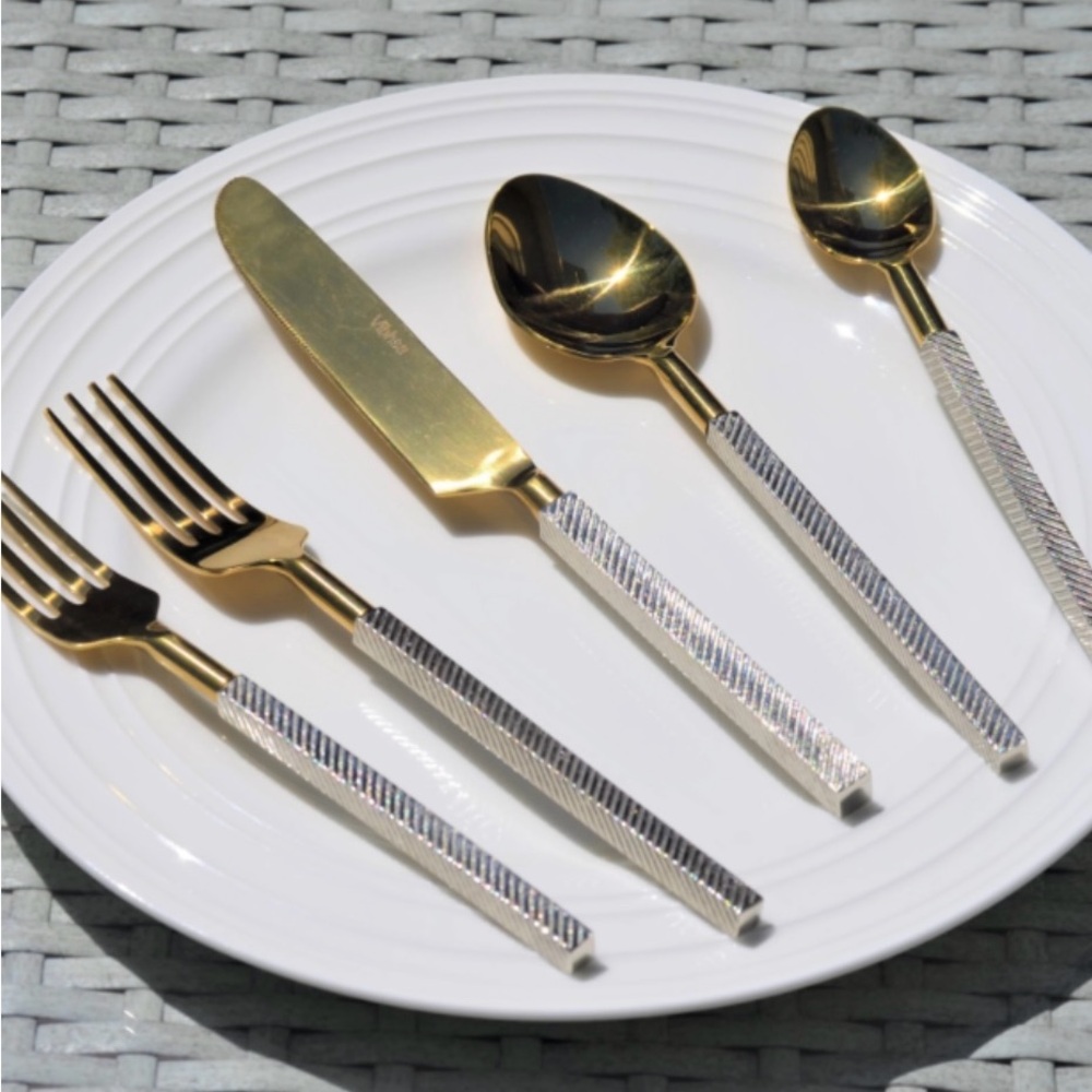 Vibhsa 20 piece flatware set - New in box